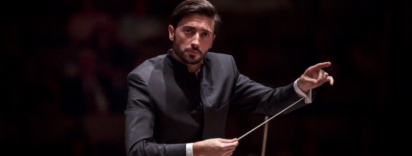 Antonio Méndez inaugura un nuevo ciclo de la Sinfónica de Tenerife con un programa de excepción